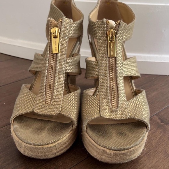 michael kora heels woman - Picture 4 of 5